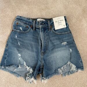 Abercrombie and Finch 4 inch Denim High-Rise mom Shorts size 26/2 curvy love